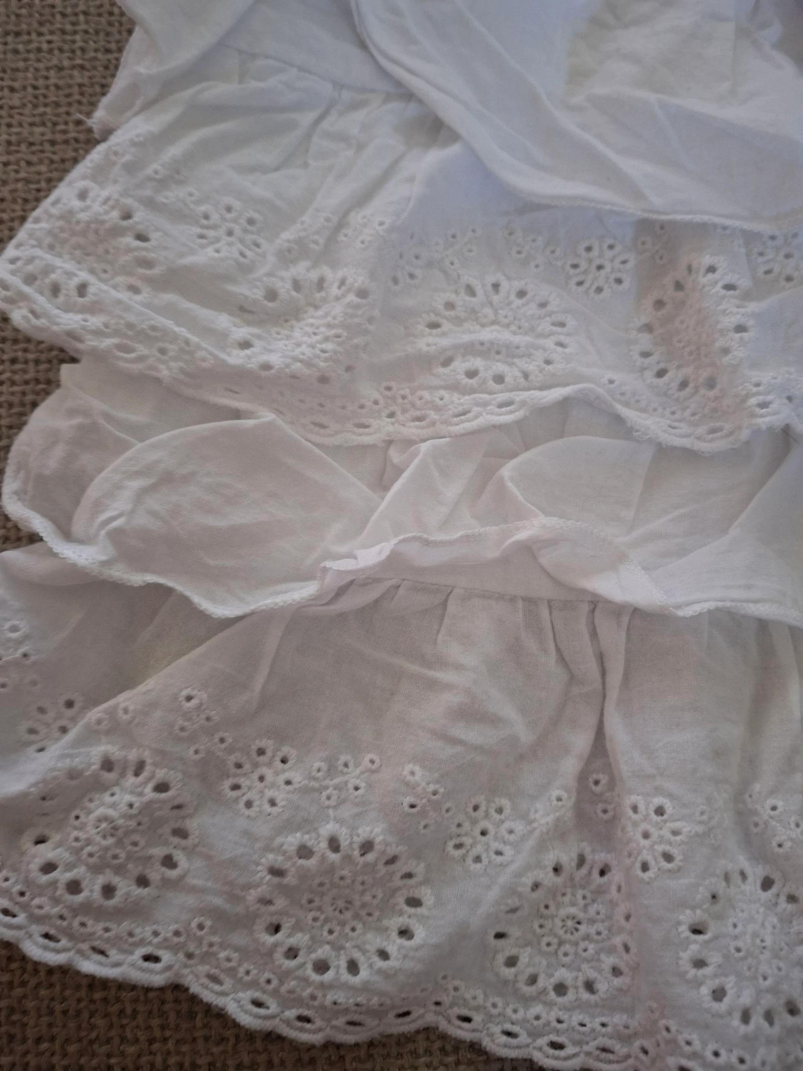 Summer girl set White ruffled top with English embroidery and purple gingham plaid shorts size 4 years – photo 3